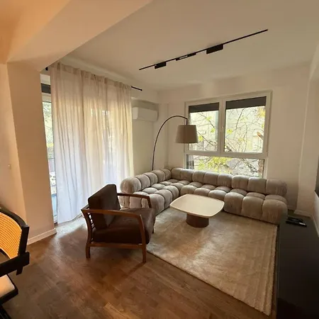 The Sunny Spot - Center Apartment