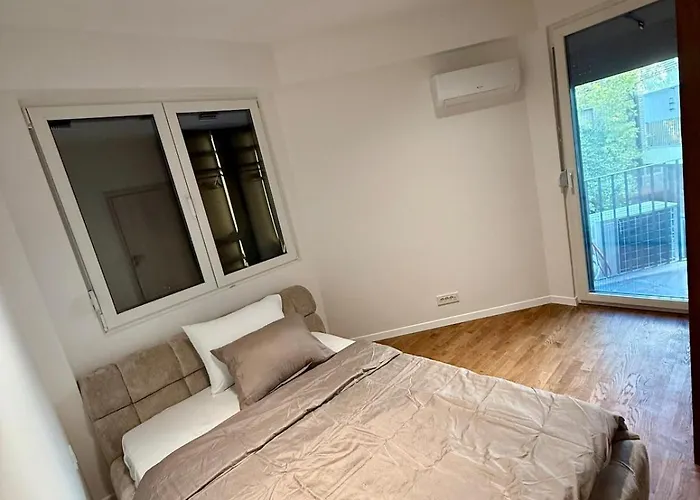 The Sunny Spot - Center *